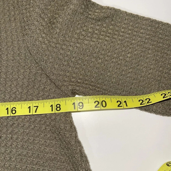 Altar’d State Olive Green Waffle Knit Asymmetrical Hem Top Small Women’s - Picture 8 of 11